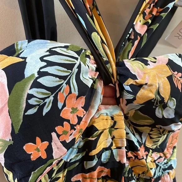 Floral Saylor midi dress!! Perfect for a summer wedding!! - Picture 2 of 5